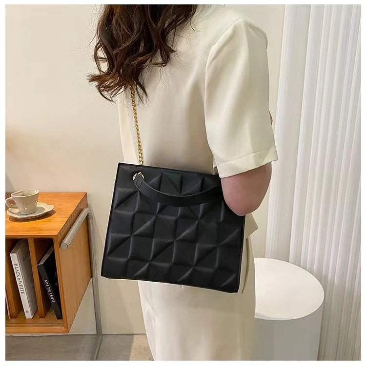 Chain bag 2024 new fashion casual women's bag Western style one-shoulder messenger girls students female underarm bag-3